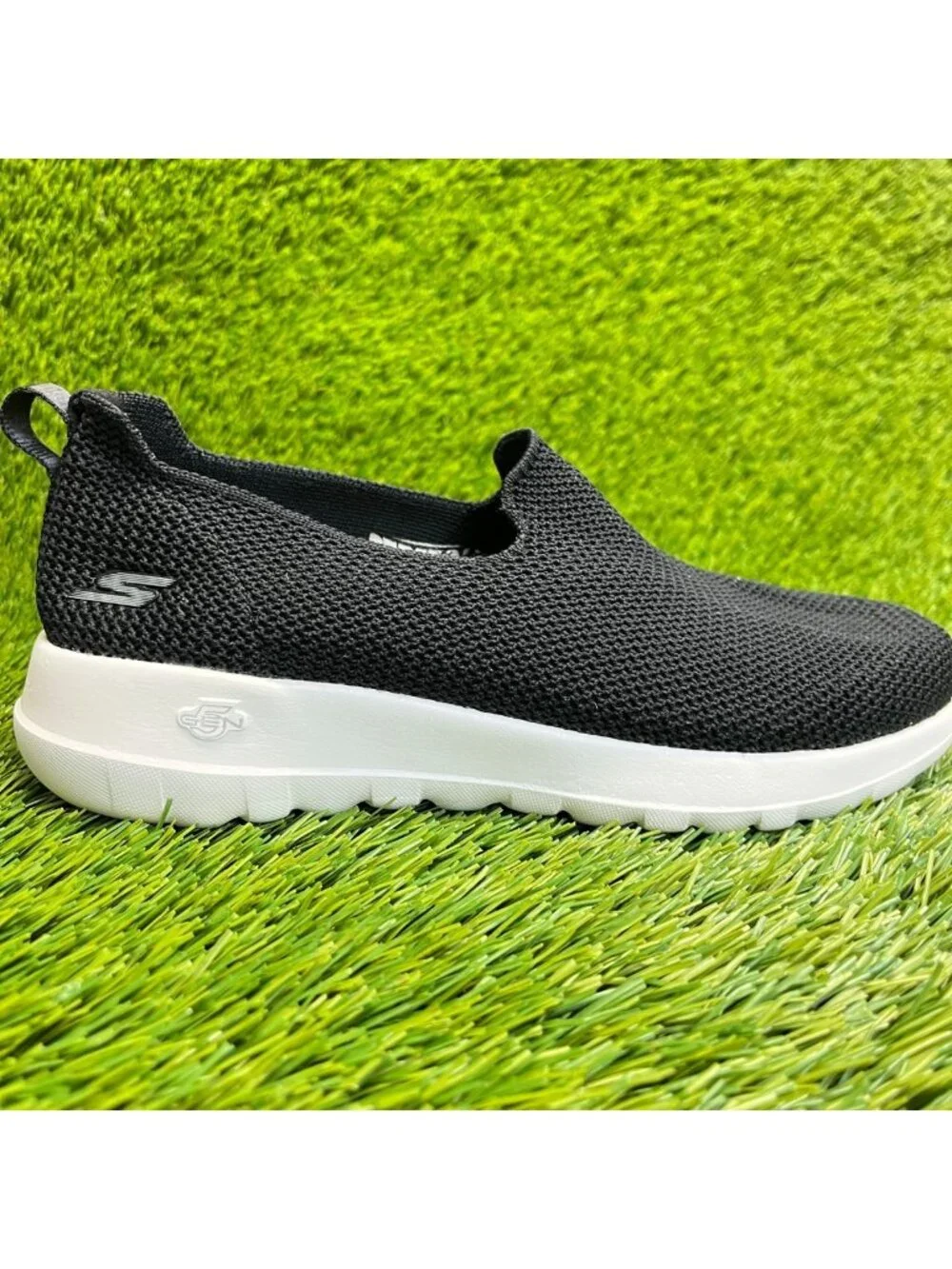 Skechers GOwalk Joy Womens Size 5.5 Black Walking Comfort Slip-Ins Shoes Sneaker